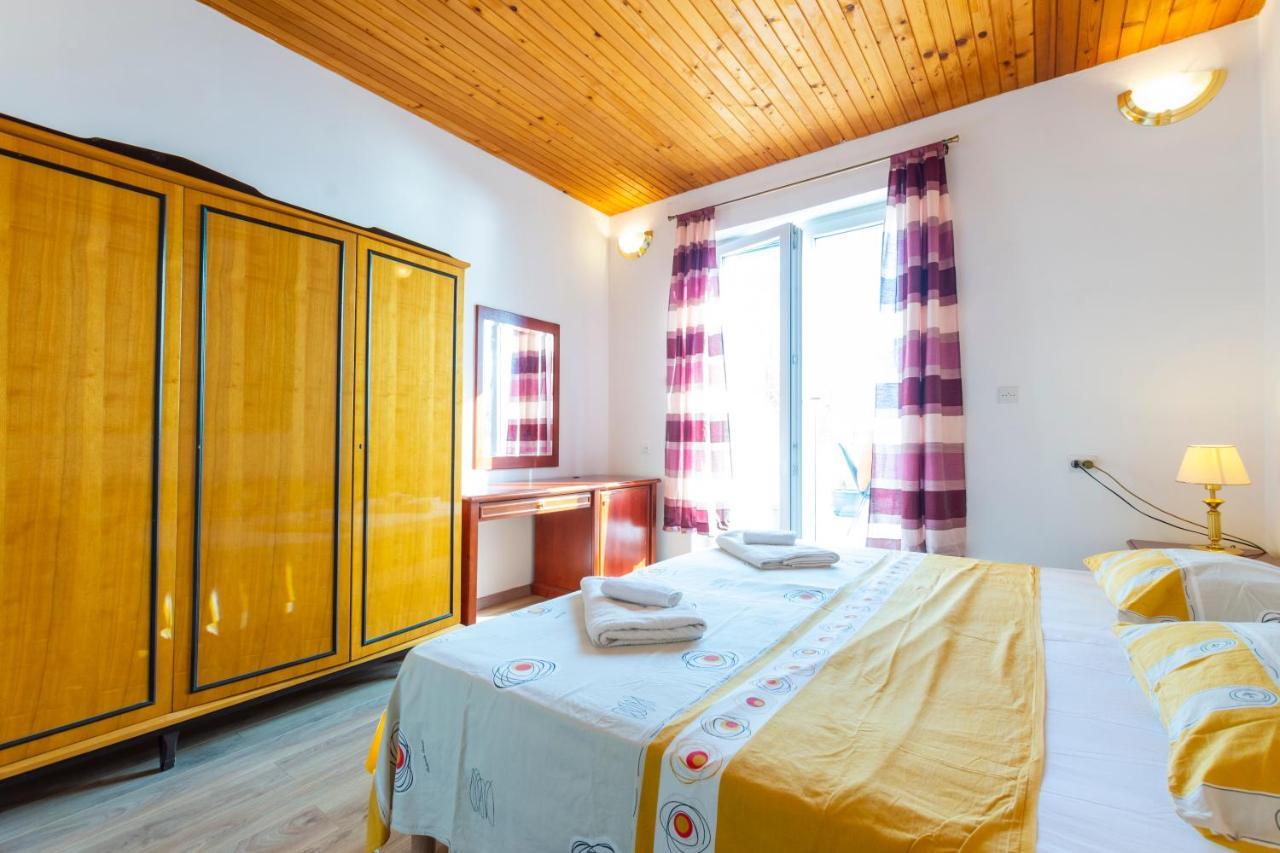 Apartment Sina Йесенице Екстериор снимка